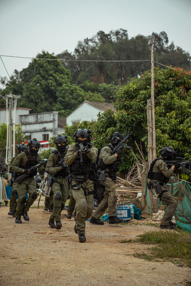 RNG带队取胜！，凯恩重要时刻战术调整热度持续攀升(凯恩在哪个联赛)